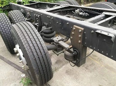 錫宇牌8X2東風(fēng)T5空氣懸掛運(yùn)油車圖片 錫宇牌8X2東風(fēng)T5空氣懸掛運(yùn)油車圖片