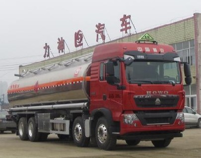 25噸|26噸國六重汽豪沃前四后八鋁合金油罐車圖片 25噸|26噸國六重汽豪沃前四后八鋁合金油罐車圖片