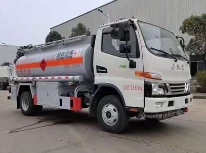 國(guó)六江淮駿鈴5噸油罐車(chē)圖片 國(guó)六江淮駿鈴5噸油罐車(chē)圖片