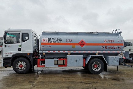 國(guó)六12噸東風(fēng)多利卡D9油罐車多方位圖片 國(guó)六12噸東風(fēng)多利卡D9油罐車多方位圖片