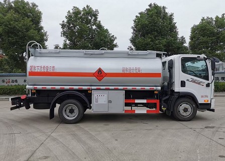 國六解放8噸油罐車多方位圖片 國六解放8噸油罐車多方位圖片