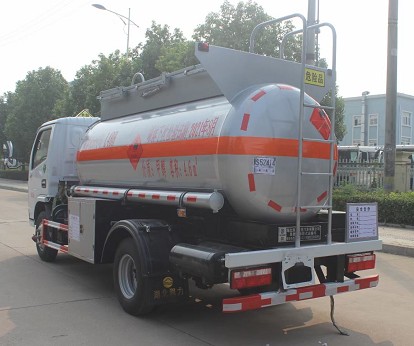 國(guó)六5噸甲醇乙醇罐式運(yùn)輸車圖片 國(guó)六5噸甲醇乙醇罐式運(yùn)輸車圖片