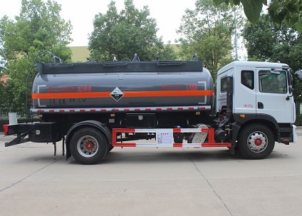 國六東風(fēng)多利卡D9化工車圖片 國六東風(fēng)多利卡D9化工車圖片