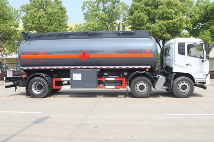 國(guó)六東風(fēng)天錦小三軸甲醇乙醇罐式運(yùn)輸車圖片 國(guó)六東風(fēng)天錦小三軸甲醇乙醇罐式運(yùn)輸車圖片