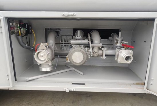 國(guó)六東風(fēng)多利卡8噸加油車(chē)/運(yùn)油車(chē)圖片 國(guó)六東風(fēng)多利卡8噸加油車(chē)/運(yùn)油車(chē)圖片