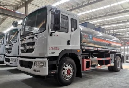 國六東風(fēng)多利卡D9腐蝕性物品罐式運(yùn)輸車圖片 國六東風(fēng)多利卡D9腐蝕性物品罐式運(yùn)輸車圖片