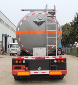 拉氨水的化工半掛運(yùn)輸車圖片 拉氨水的化工半掛運(yùn)輸車圖片