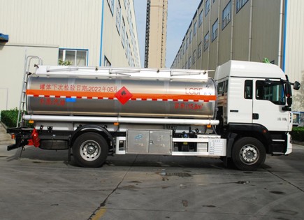 國六重汽豪沃15.8方鋁合金運(yùn)油車 國六重汽豪沃15.8方鋁合金運(yùn)油車
