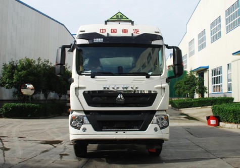 國六重汽豪沃15.8方鋁合金運(yùn)油車 國六重汽豪沃15.8方鋁合金運(yùn)油車