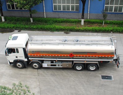 國(guó)六重汽豪沃30.6方鋁合金運(yùn)油車 國(guó)六重汽豪沃30.6方鋁合金運(yùn)油車