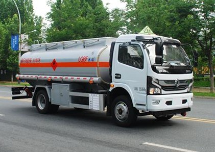 國六東風福瑞卡8.6方運油車 國六東風福瑞卡8.6方運油車