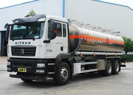 國(guó)六重汽汕德卡23.6方鋁合金運(yùn)油車(chē) 國(guó)六重汽汕德卡23.6方鋁合金運(yùn)油車(chē)