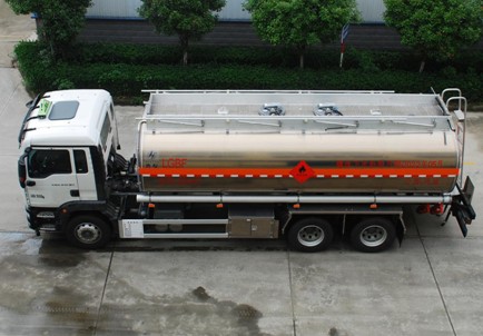 國(guó)六重汽汕德卡23.6方鋁合金運(yùn)油車(chē) 國(guó)六重汽汕德卡23.6方鋁合金運(yùn)油車(chē)