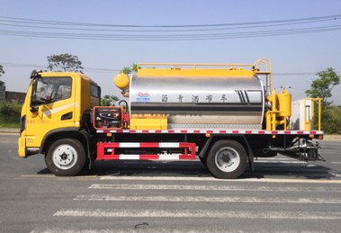 6.3立方東風華神T3智能型瀝青灑布車 6.3立方東風華神T3智能型瀝青灑布車