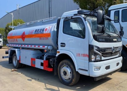 國(guó)六東風(fēng)8噸油罐車(chē) 國(guó)六東風(fēng)8噸油罐車(chē)