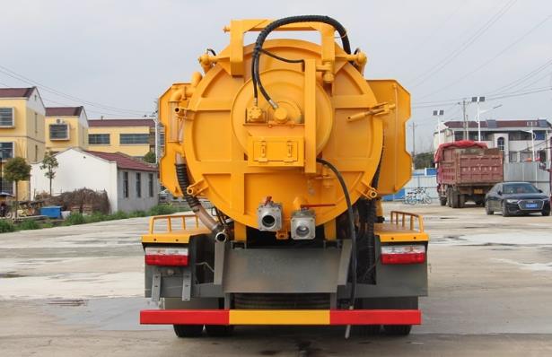 東風多利卡8.5方清洗吸污車 東風多利卡8.5方清洗吸污車