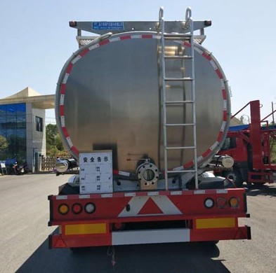 鋁合金食用油運(yùn)輸半掛車(chē) 鋁合金食用油運(yùn)輸半掛車(chē)