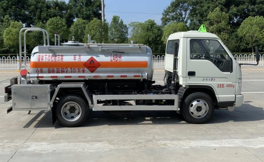 ����С��֮��1.5���{����ȼҺ�w��ʽ�\ݔ܇