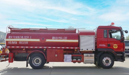 消防紅重汽汕德卡10噸加油車_潤知星牌SCS5184GJYZZ6型加油車 消防紅重汽汕德卡10噸加油車_潤知星牌SCS5184GJYZZ6型加油車